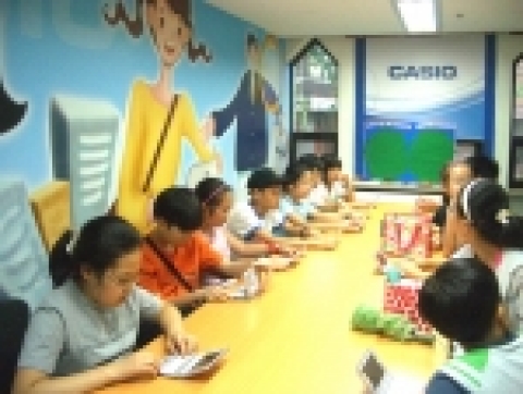 카시오 전자사전은 2006년 연말을 맞이하여 그간 고객들의 성원과 사랑에 보답하고자, 초등학생 3,4,5,6학년을 대상으로 2007년 2월 10일에서 11일까지 이틀간 서울영어마을 풍납캠프에서 무료체험 이벤트를 실시한다고 밝혔다.
