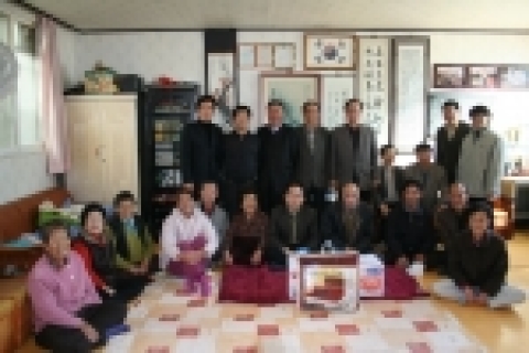 후판부 2후판공장 직원 20여명은 지난 주 자매마을인 용흥동 관내 2곳의 자연부락 경로당과 정신지체 장애아동 위탁시설인 애호협회를 찾아, 그동안 조업현장에서 사내 제안활동 등으로 