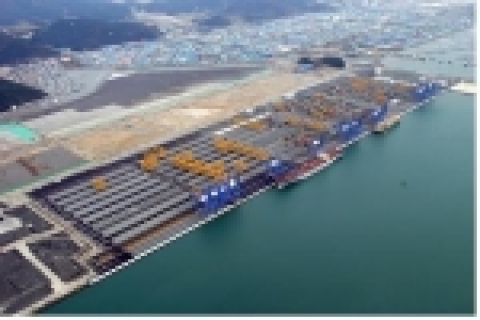 13일 준공된 부산항 신항 북컨테이너터미널 4～6번 선석 사진