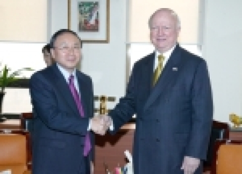 김우식 과학기술부총리는 12월 13일 오전 美에너지부장관(사무엘 보드만: Samuel Bodman)의 예방을 받고 GNEP(Global Nuclear Energy Partnersh