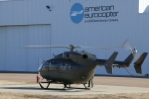 미 육군이 차세대 경기동헬기(Light Utility Helicopter)로 채택한 UH-72A. UH-72A 헬리콥터는 유럽 최대의 항공우주 방산기업 EADS의 헬리콥터 사업부문 자회사 유로콥터가 ‘유로콥터 EC145’기종을 기반으로 개발했다. 미 육군과 EADS의 자회사 유로콥터는 지난 7월 UH-72A 322대, 20억 달러 상당에 이르는 헬리콥터 공급 계약을 체결한바 있다. UH-72A는 미 육군의 긴급 의료 서비스 및 고난도 기동작전임무를 수행한다.