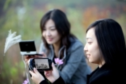 대한민국 전자책 대표기업 북토피아는 최근 경기 상황이 악화되면서 20, 30대 여성 독자들이 종이책보다 상대적으로 저렴한 전자책으로 점차 눈을 돌리고 있다고 밝혔다.