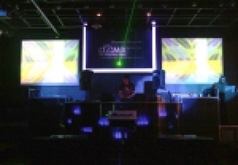 한국마이크로소프트는 13일 홍대 클럽 M2에서 300 여 명의 개발자와 웹 디자이너들이 참가한 가운데 d2:MIX (Designer + Developer Meet Interact 