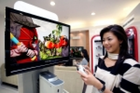 마이크로소프트의 차세대 비디오 게임기 Xbox 360이 국내 기업들과의 적극적인 공동 마케팅을 펼치며, 겨울철 비디오 게임 시장 공략에 나서고 있다.