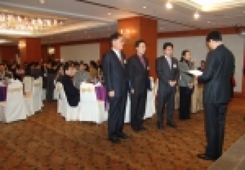 부산정보대학(학장 강기성)은 이관태 교수(전기자동화과), 전남규 교수(레저스포츠계열), 박승목 교수(토목과), 이해은 교수(인테리어디자인과) 등 학생들의 지도와 취업률 향상을 위해