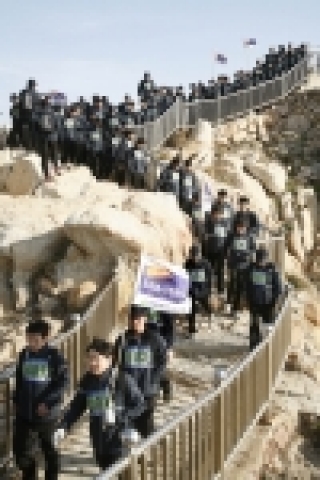 현대중공업 신입사원들이 지역사회 이해를 위해 실시한 ‘지역 걷기’행사.