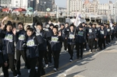 현대중공업 신입사원들이 지역사회 이해를 위해 실시한 ‘지역 걷기’행사.