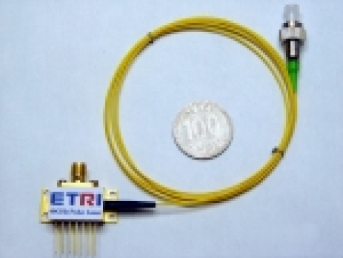 ETRI가 개발에 성공한  반도체 펄스레이저의 모듈 사진. 두 종류의 모듈은 외부RF주입이 가능한 구조와 .DC전류주입상태에서 외부광주입에 의한 광펄스를 발생시키는 구조이다.  E