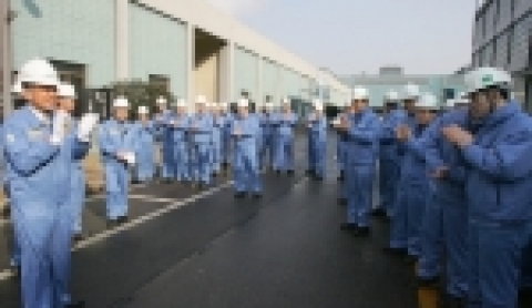 포항제철소 2열연공장은 22일 오창관 포항제철소장을 비롯해 관련 임직원들이 참석한 가운데 ‘슬래브 처리 1억톤 달성’ 기념행사를 가졌다.