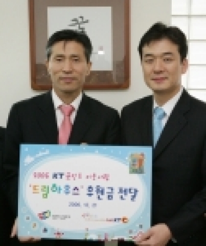 이학영 YMCA 사무총장(왼쪽), 박정호 KT 사회공헌부장(오른쪽)