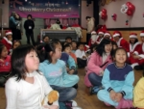 애니콜랜드(www.anycall.com)를 통해 불우아동 후원이벤트 '행복한 교실'을 진행해온 삼성전자가 연말연시를 맞아 '소망 트리 프로젝트'