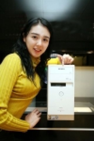 삼성전자가 차세대 CPU인 인텔의 '코어2쿼드™(Core2Quad™)'를 탑재한 타워형 데스크톱 PC 「매직스테이션 BP60」을 국내 최초로 출시한다고 밝혔다.