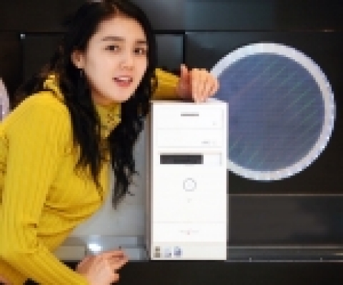 삼성전자가 차세대 CPU인 인텔의 '코어2쿼드™(Core2Quad™)'를 탑재한 타워형 데스크톱 PC 「매직스테이션 BP60」을 국내 최초로 출시한다고 밝혔다.