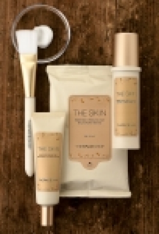 더페이스샵은 피부과 3단계 필링 시스템을 도입한 ‘더스킨 프레스티지 필링 킷’을 출시했다.