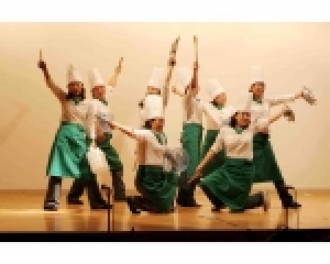 사진1) 1등상을 수상한 동서의학 건진센터팀이 ‘타악 퍼포먼스’(난타)를  공연하고 있다.