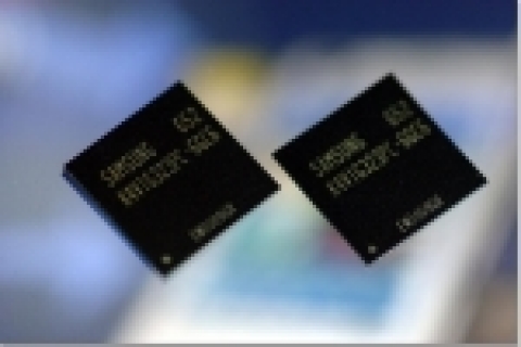 삼성전자가 세계 최초로 개발한 80나노 1기가 모바일 D램 