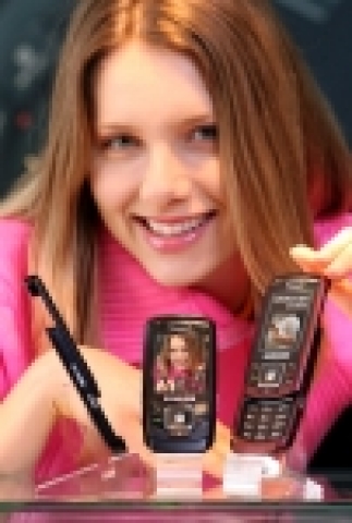 삼성전자는 28일 울트라에디션 3G모델의 전략 제품인‘울트라에디션 HSDPA (SGH-Z720)’를 유럽을 중심으로 출시한다고 밝혔다.