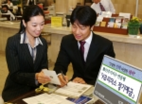 KB국민은행(www.kbstar.com/은행장 강정원)은 내년 1월 9일까지「KB리더스정기예금 KOSPI200 7-1호」와 「해외지수연동 7-1호」를 한시 판매 한다고 28일 밝혔