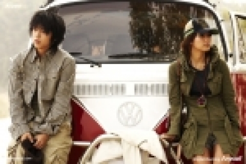 애니콜의 대표 모델 이효리와 숨겨놓은 춤 실력을 공개한 이준기, ‘뉴페이스’ 박봄 등 이 시대 젊은이들의 이야기를 담은 애니스타는 애니콜랜드에 공개된지 불과 1주일만인 28일 뮤직