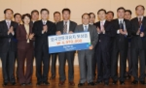 KOTRA는 28일 올 한 해 외국인투자유치에 탁월한 공적이 인정되는 12개 프로젝트를 선정하고, 지자체 공무원 등 관련 투자유치 유공자 33명에게 포상금을 지급했다. 