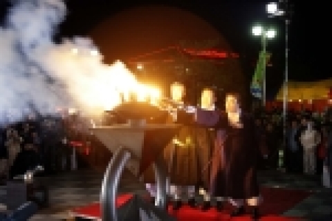 왼쪽부터 포항시장, 지사, 의장