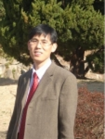 창조문학신문 신춘문예 시부문 당선자 강 봉덕 씨