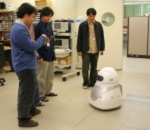 국산 유비쿼터스 로봇 ‘로미(ROMI)’