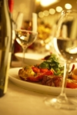 그랜드 인터컨티넨탈 호텔의 커피숍 겸 레스토랑인 ‘그랑카페’에서는 1월 15일부터 2월말까지 두 달간 4코스 세트 메뉴와 더불어 호텔의 소믈리에가 추천한 3가지 와인이 애피타이저와