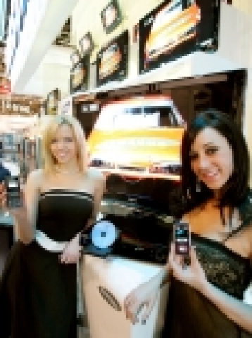 삼성전자는 이번 전시회에 700평 규모의 대규모 전시 공간을 CES 중앙홀에 마련, 400여 첨단 디지털 제품을 출품해 세계인의 이목을 집중시킬 계획이다.