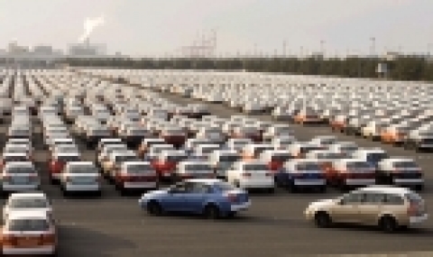 GM DAEWOO는 작년 한 해 1,397,487대를 수출했다. 이는 제너럴 모터스 창립 이후 GM 그룹내 한 회사가 기록한 연간 최대 수출 실적. 8일 군산항 자동차 야적장에 G