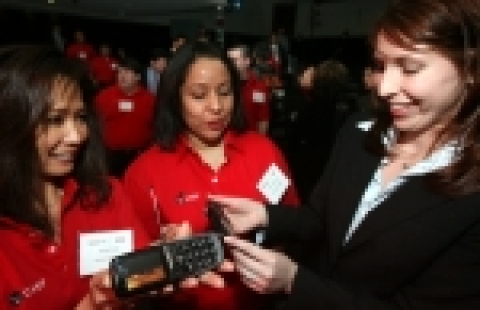 세계 최대규모의 전자박람회 'CES 2007' 이 열리는 미국 라스베이거스 팜호텔에서 버라이존이 7일 오후(현지시간) 기자회견을 갖고 금년 1분기부터 미디어플로 