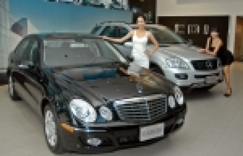 메르세데스-벤츠 코리아가 1월 8일(월) 국내 프리미엄 디젤 시장을 선도할 메르세데스-벤츠의 최신 디젤 기술이 탑재된 비지니스 중형 세단인 뉴 제너레이션 E-Class의 E 220