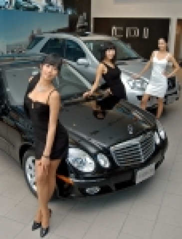 메르세데스-벤츠 코리아가 1월 8일(월) 국내 프리미엄 디젤 시장을 선도할 메르세데스-벤츠의 최신 디젤 기술이 탑재된 비지니스 중형 세단인 뉴 제너레이션 E-Class의 E 220