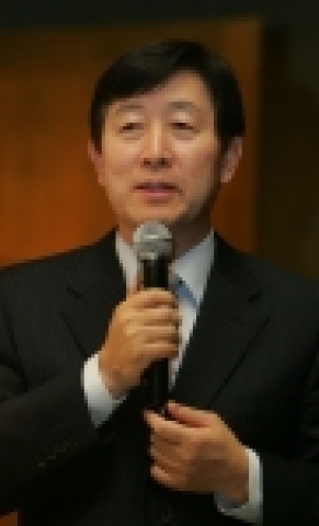 삼성전자 디지털미디어총괄 최지성 사장이 라스베가스에서 CES 2007 기자간담회를 하고 있다.