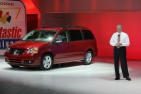 2008 닷지 그랜드 캐러밴과 크라이슬러 그룹 CEO 톰 라소다