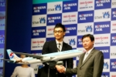 대한항공은 8일 하얏트리젠시인천 호텔에서 가수 '비'의 레인스 커밍(Rain’s Coming) 월드투어를 후원하는 행사를 가졌다. 이날 행사에서 가수 비의 이미지