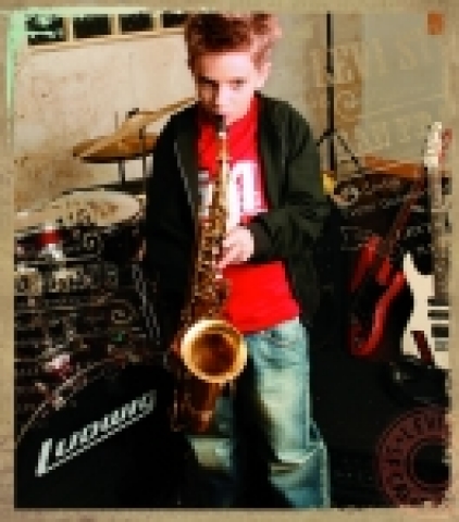 리바이스키즈의 리바이스키즈 501 라인의 ‘레귤러핏 데님바지’가 지난 12월 말 봄 신상품을 출고한 지 한 달도 채 안돼 추가 생산에 돌입하는 등 큰 인기를 얻고 있다.