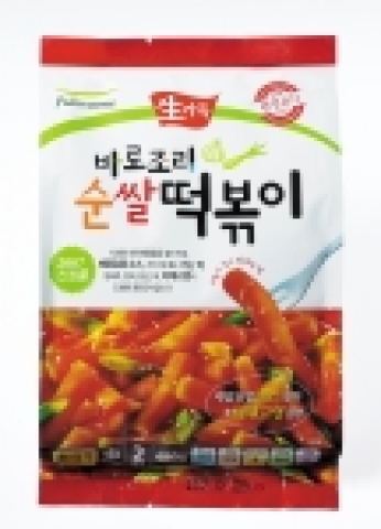 풀무원은 100% 순쌀로 만들어 쫄깃하고 부드러운 ‘생가득 바로조리 순쌀 떡볶이(2인분/3,280원)’를 출시했다.