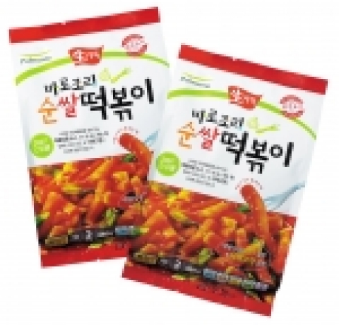 풀무원은 100% 순쌀로 만들어 쫄깃하고 부드러운 ‘생가득 바로조리 순쌀 떡볶이(2인분/3,280원)’를 출시했다.