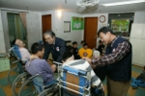 한국전력은 1.10～11 그리고 1.18～19 4일간에 걸쳐 올해 1·2·3직급 승진자 220명 전원이 참여하는 자원봉사활동을 실시하였다.