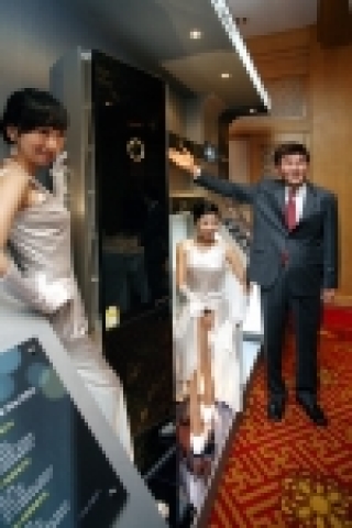 삼성전자가 10일 서울 장충동 신라호텔에서 '2007년 에어컨 신제품 발표회'를 가졌다. 최진균 삼성전자 시스템가전사업부장이 첨단 시스템에어컨 기술을 적용해 최대