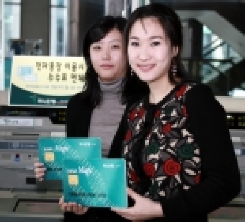 하나은행(은행장 김종열 www.hanabank.com)은 기존의 종이통장을 전자통장으로 전환하거나 신규로 전자통장을 개설하는 경우 전자금융이용수수료를 2007년 12월말까지 월 5