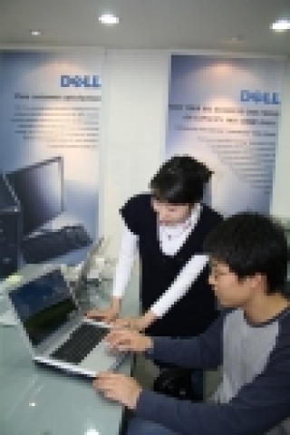 델인터내셔널이 국내 고객들의 요구를 적극 반영해 오프라인 서비스 센터를 개설하고 토착화된 강화에 나선다고 밝혔다.