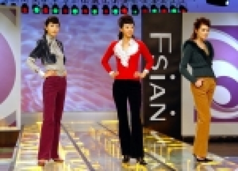 우리홈쇼핑 의류 방송장면.