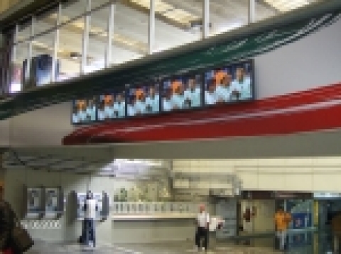 멕시코 몬떼레이 국제공항에 설치된 삼성 디스플레이