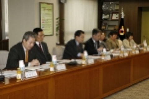 한국관광공사(사장 김종민)는 금일(15일) 관광공사 16층 대회의실에서 KATA(한국일반여행업협회, 회장 정우식) 인바운드 여행업계 대표단과‘2007년 700만명 외국인 관광객 유