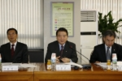 한국관광공사(사장 김종민)는 금일(15일) 관광공사 16층 대회의실에서 KATA(한국일반여행업협회, 회장 정우식) 인바운드 여행업계 대표단과‘2007년 700만명 외국인 관광객 유