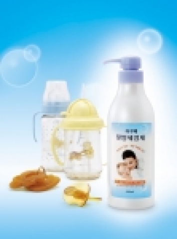 이에프이는 환경호르몬 및 각종 세균으로부터 아기를 안전하게 수유할 수 있도록 세정과 제균 효과를 동시에 볼 수 있는 유아전용 젖병세정제를 출시했다.