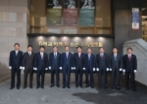 부산은행은 1월 16일 새로운 경영이념과 경영비전을 선포하고 실천의지를 다짐하는 경영이념 제막식을 가졌다고 밝혔다.