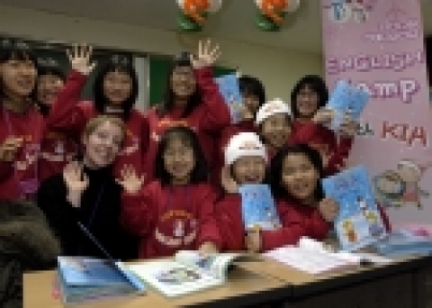 기아자동차가 지난해 12월 기아차 구입고객 중 영어캠프 참가신청을 한 초·중학교 재학 자녀 1천여명을 대상으로 15일부터 다음달 2일까지 강남대, 원광대, 동부산대 등 3곳에서 영